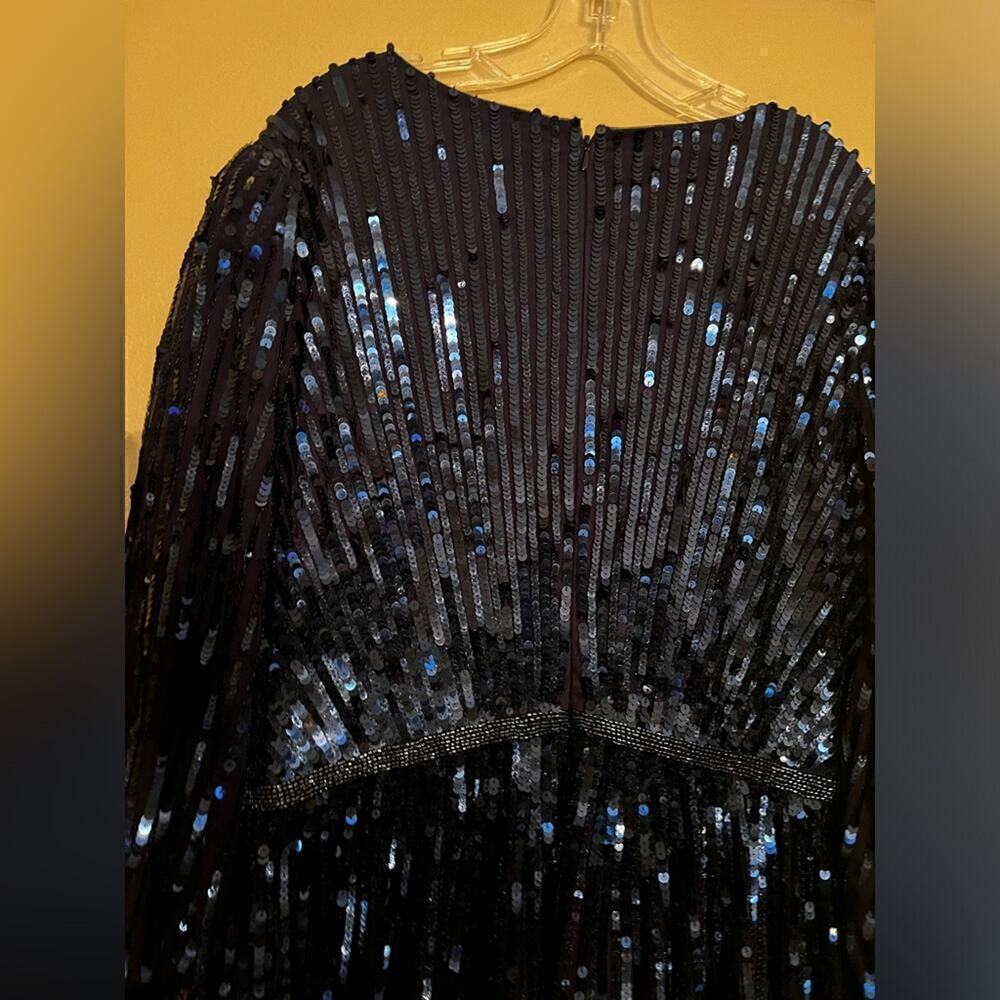 ▶️ Mac Duggal ◀️ Sequined 3/4 Sleeve V-Neck Plus Size Formal Gown - Picture 10 of 17